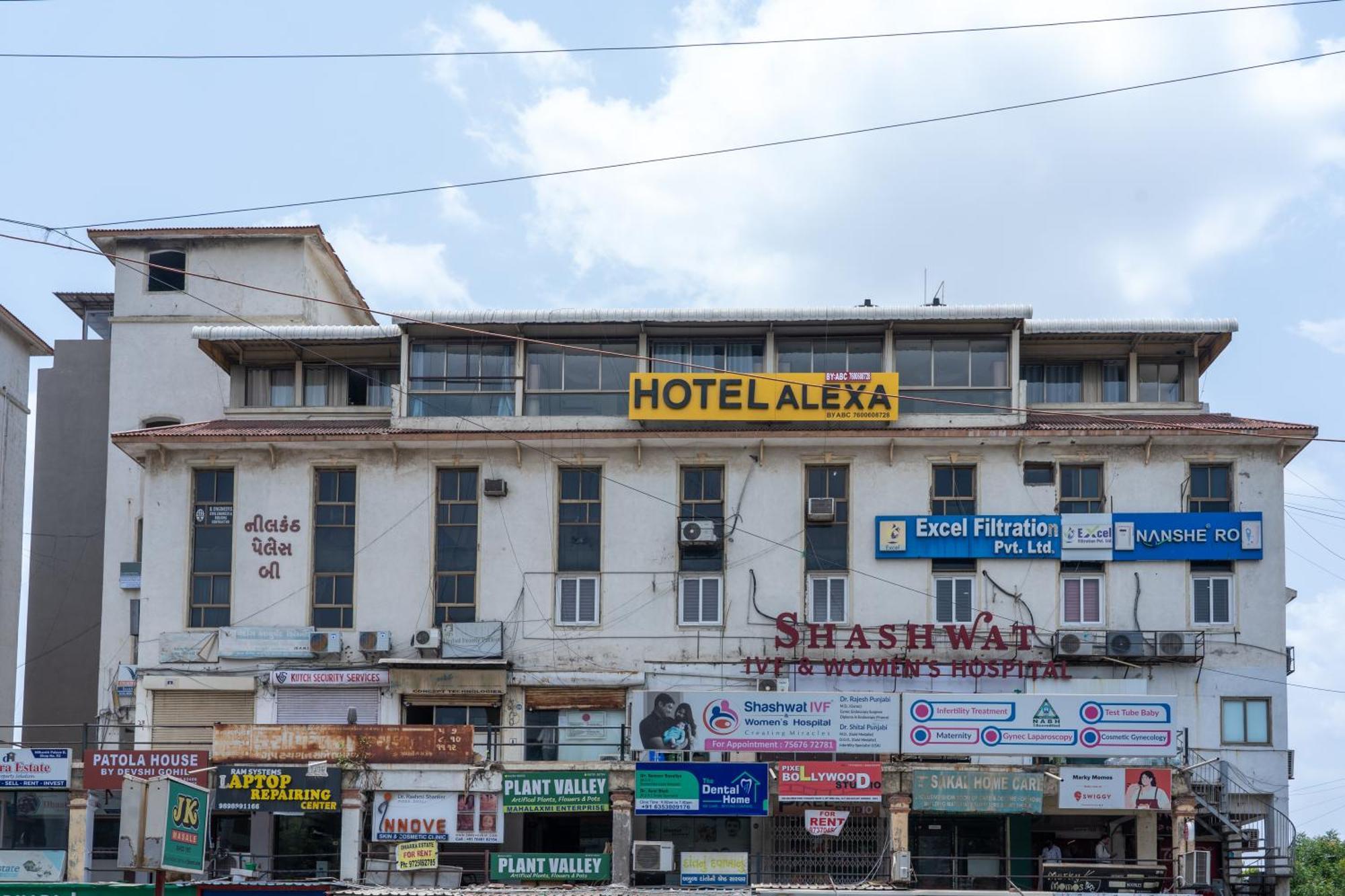 Hotel Alexa By Abc Ахмедабад Екстер'єр фото